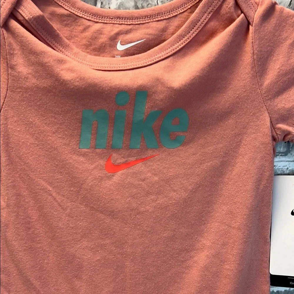 NWT baby‎ girls Nike onesie